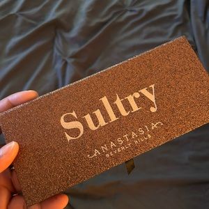 Anastasia Beverly Hills Sultry palette
